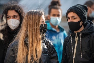 Genova, piazza De Ferrari - manifestazione studenti contro didat