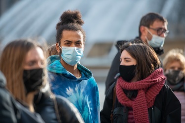 Genova, piazza De Ferrari - manifestazione studenti contro didat