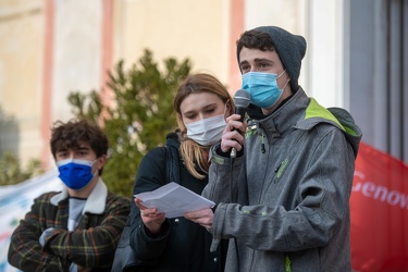 Genova, piazza De Ferrari - manifestazione studenti contro didat