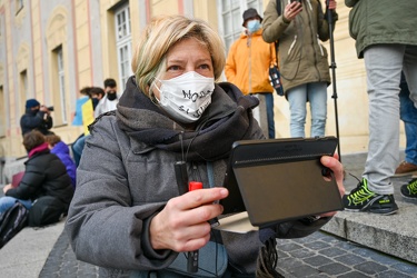 Genova, piazza De Ferrari - manifestazione studenti contro didat