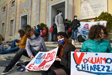 Genova, piazza De Ferrari - manifestazione studenti contro didat