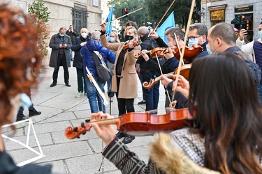 Genova, prefettura - protesta musicisti e operatori dello spetta