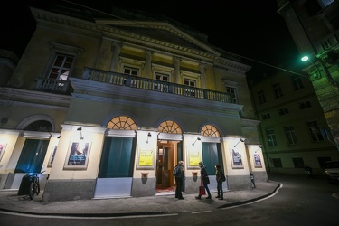 Genova, la protesta dei teatri che tengono le luci accese nonost