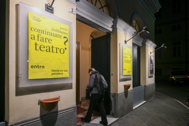 Genova, la protesta dei teatri che tengono le luci accese nonost