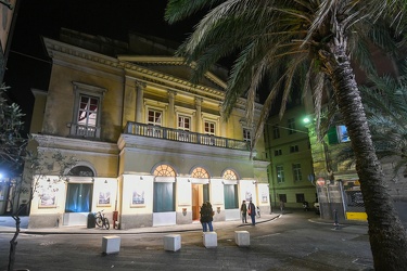 Genova, la protesta dei teatri che tengono le luci accese nonost