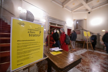 Genova, la protesta dei teatri che tengono le luci accese nonost