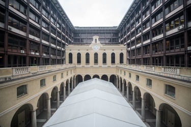 Genova, palazzo di giustizia - allestita tensostruttura nel cort