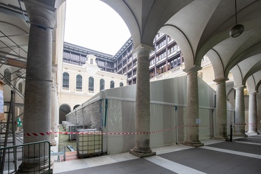 Genova, palazzo di giustizia - allestita tensostruttura nel cort