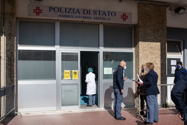 Genova, via dei mille, caserma Sturla - inizia la vaccinazione p