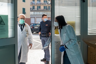 Genova, via dei mille, caserma Sturla - inizia la vaccinazione p