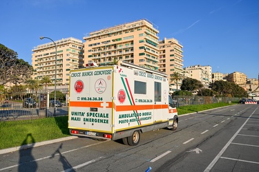 Genova, piazzale Kennedy - ambulatorio mobile per tamponi covid