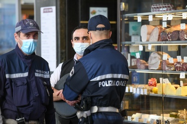 Genova, verso ordinanza mascherina ovunque