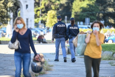 Genova, piazza della Vittoria - controlli polizia ordinanza covi