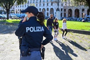 Genova, piazza della Vittoria - controlli polizia ordinanza covi