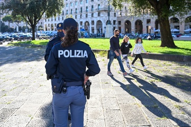 Genova, piazza della Vittoria - controlli polizia ordinanza covi