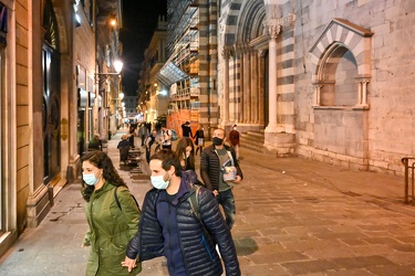 Genova, centro storico - sabato sera, controlli nuovo DPCM per a