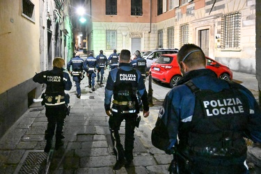 Genova, centro storico - sabato sera, controlli nuovo DPCM per a