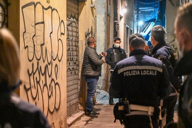 Genova, centro storico - sabato sera, controlli nuovo DPCM per a