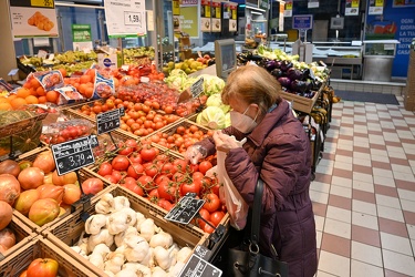 Genova, iniziativa sconti spesa anziani over 65