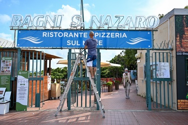 Genova, bagni San Nazaro in Corso Italia - preparazione apertura