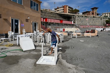 Genova, bagni San Nazaro in Corso Italia - preparazione apertura