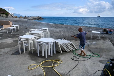 Genova, bagni San Nazaro in Corso Italia - preparazione apertura