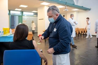 Genova, albergo dei poveri - inizia vaccinazione personale unive