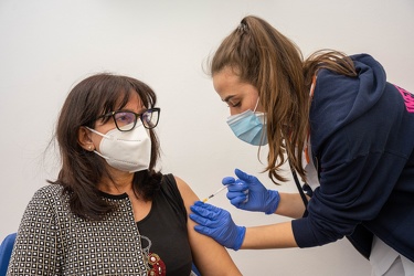 Genova, albergo dei poveri - inizia vaccinazione personale unive