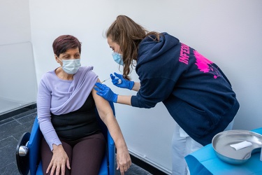 Genova, albergo dei poveri - inizia vaccinazione personale unive