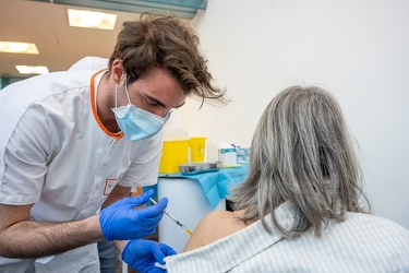 Genova, albergo dei poveri - inizia vaccinazione personale unive