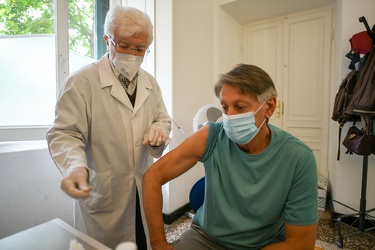 Genova, croce blu Castelletto - iniziano le vaccinazioni per gli