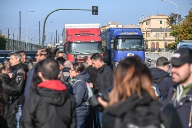 Green pass lavoro blocco varchi portuali Ge15102021