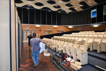 Genova, teatro gioventu in via Cesarea - allestimento hub vaccin