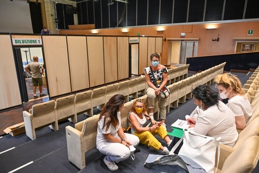 Genova, teatro gioventu in via Cesarea - allestimento hub vaccin