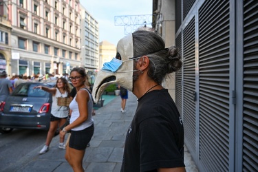 Genova, manifestazione no vax contro vaccinazione e green pass