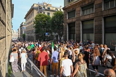 Genova, manifestazione no vax contro vaccinazione e green pass