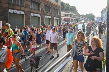 Genova, manifestazione no vax contro vaccinazione e green pass