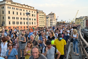 Genova, manifestazione no vax contro vaccinazione e green pass -