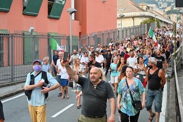 Genova, manifestazione no vax contro vaccinazione e green pass -