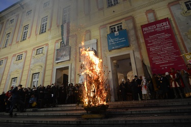 Genova, la tradizionale cerimonia benaugurale del confuego