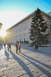 Genova, piazza e Ferrari - allestimento decorazioni natalizie