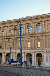 Genova, piazza e Ferrari - allestimento decorazioni natalizie