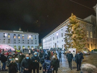 Genova, piazza De Ferrari - illuminazion e luminarie natale fest