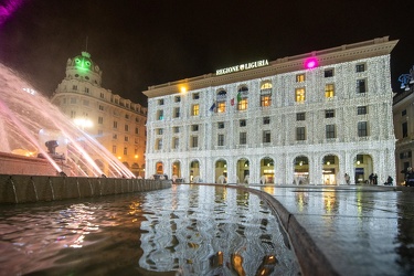 Genova, piazza De Ferrari - illuminazion e luminarie natale fest