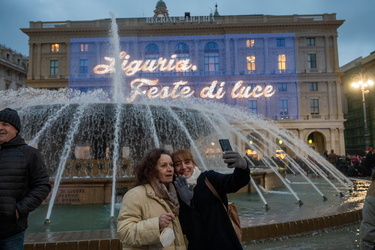 Genova, piazza De Ferrari - iaccensione albero di natale e spett