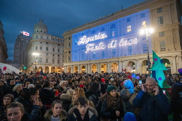 Genova, piazza De Ferrari - iaccensione albero di natale e spett