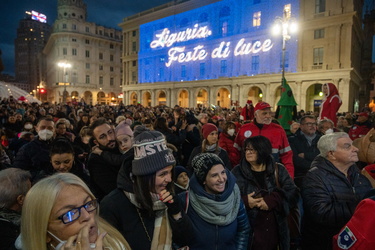 Genova, piazza De Ferrari - iaccensione albero di natale e spett