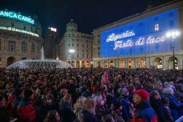 Genova, piazza De Ferrari - iaccensione albero di natale e spett