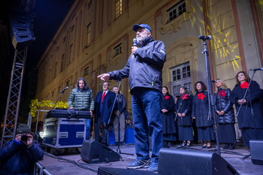 Genova, piazza De Ferrari - iaccensione albero di natale e spett