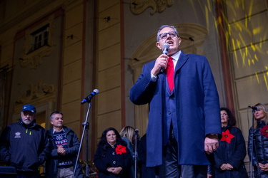 Genova, piazza De Ferrari - iaccensione albero di natale e spett